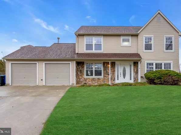 5 Cedarwood Ct, Eastampton, NJ 08060