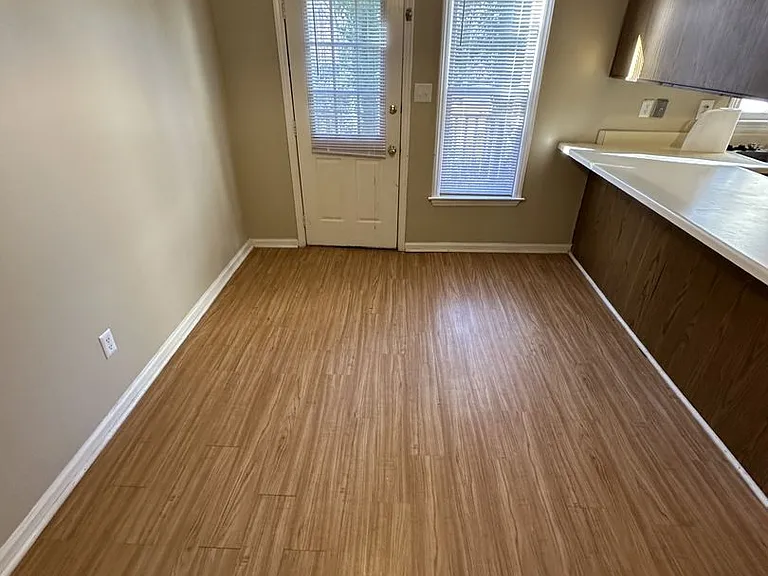 925 Hearthridge Ct #B — Photo 3