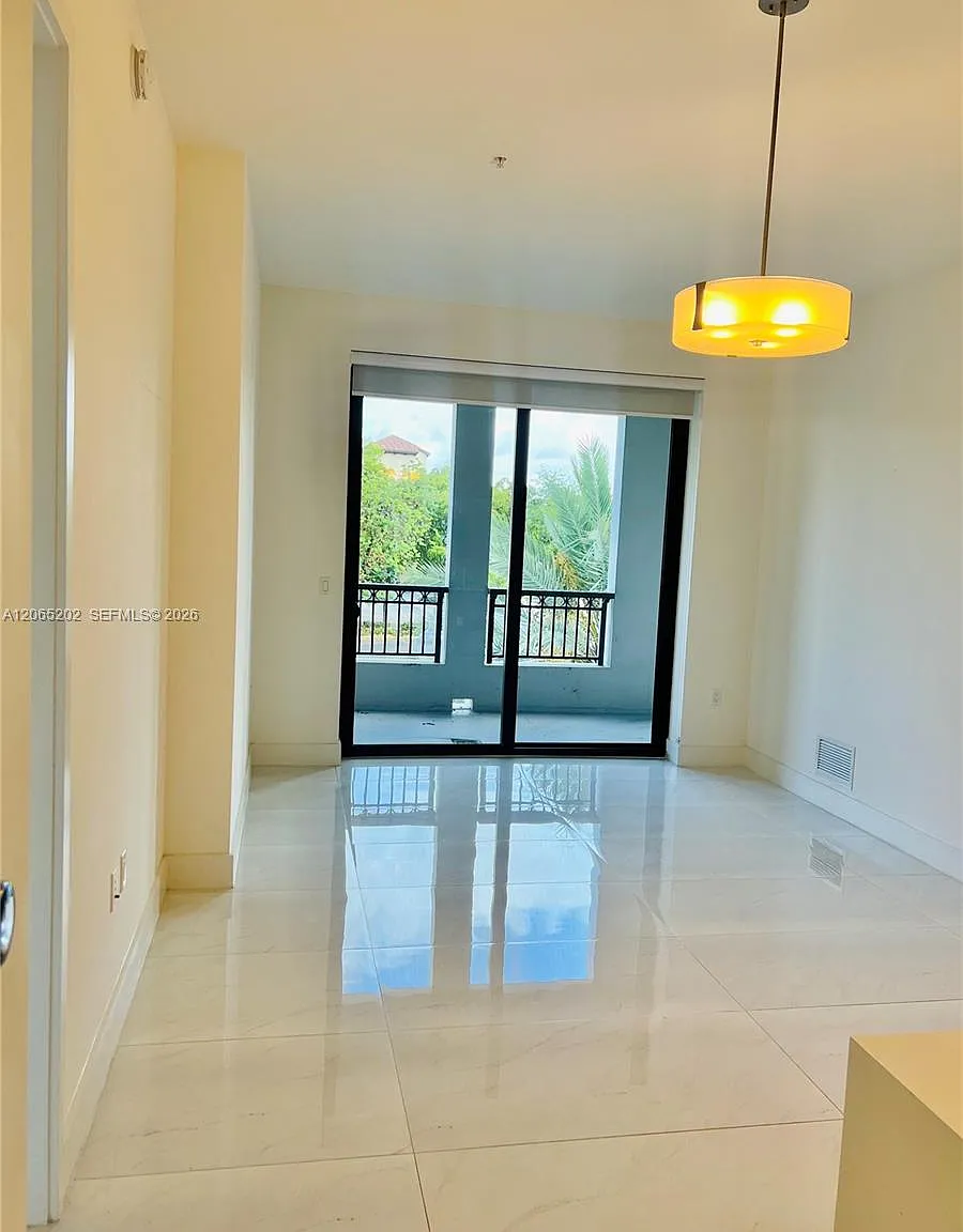 Merrick Manor Condo — Photo 4