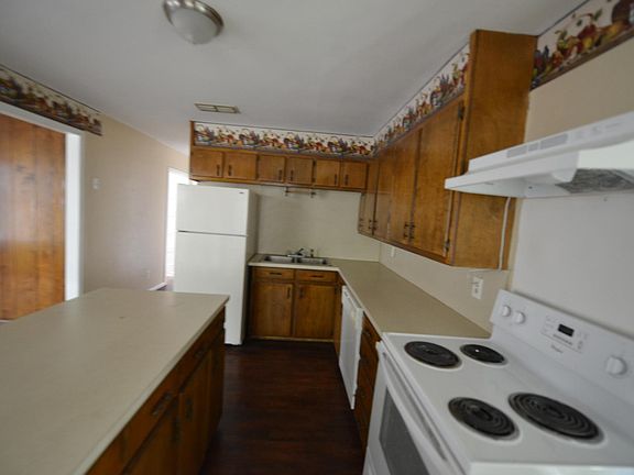 2nd image of 704 Ellis St