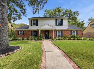 814 Forest Lake Dr, Seabrook, TX 77586