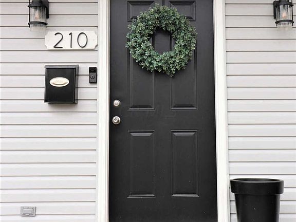 2nd image of 210 S Oak St