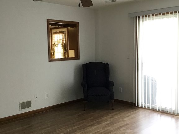 4th image of 418 Marion St #10