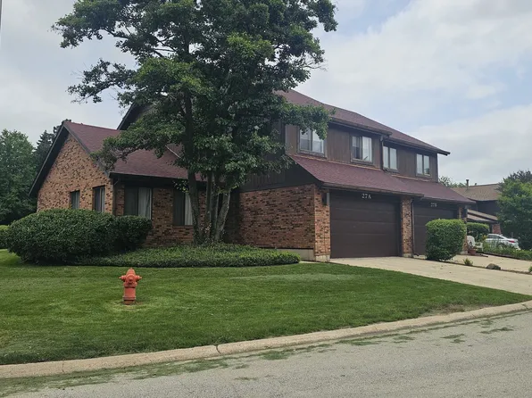 27 Creekside Cir APT A, Elgin, IL 60123