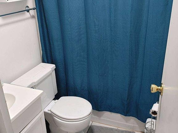 5th image of 1028 N Wood St #1028