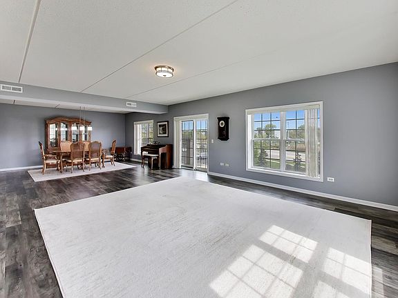 3rd image of 601 W Rand Rd APT 201
