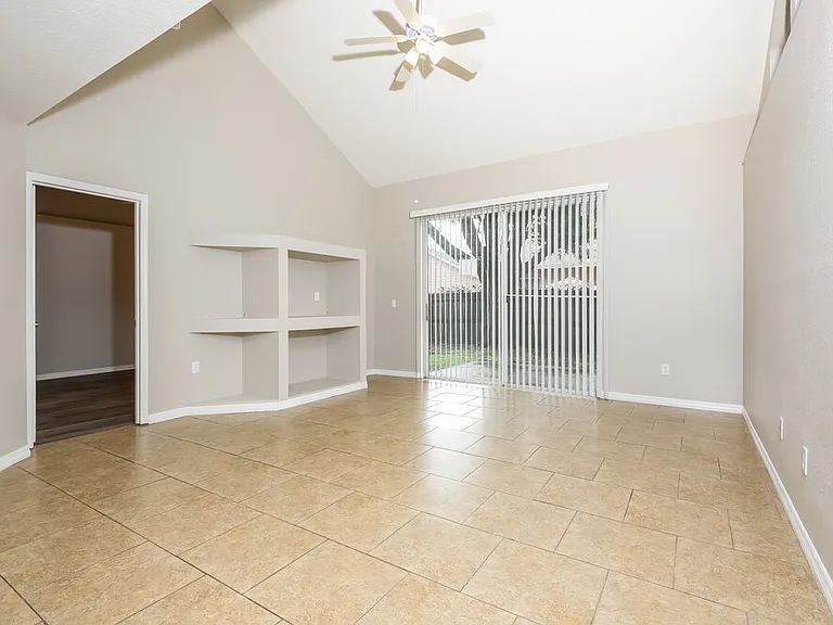 3313 Hamlet Loop — Photo 5