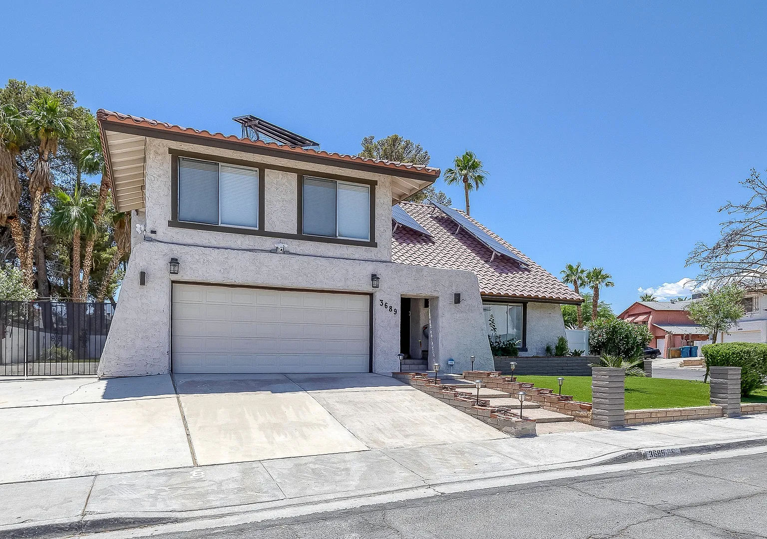 5 bed, 2.5 bath, 2824 sqft, $3,300 — Photo 3