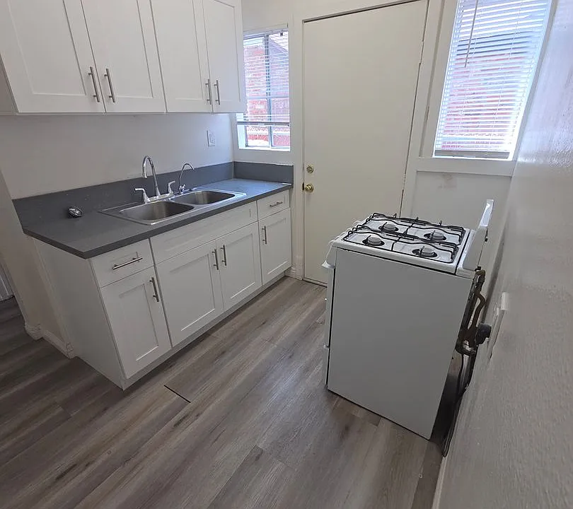 828 S Glendale Ave #9