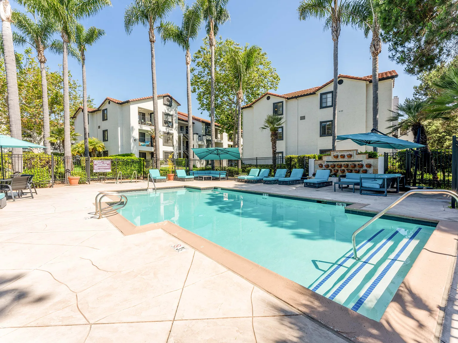 Mirada at La Jolla Colony Apartments — Photo 2