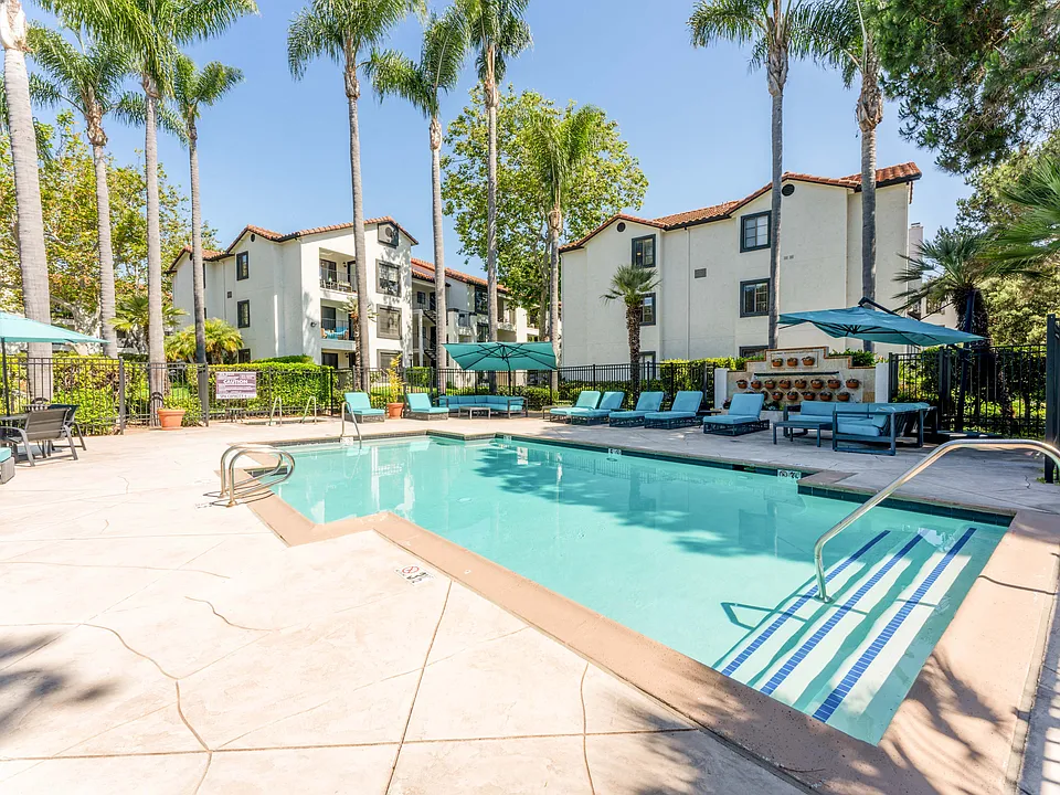 Mirada at La Jolla Colony Apartments