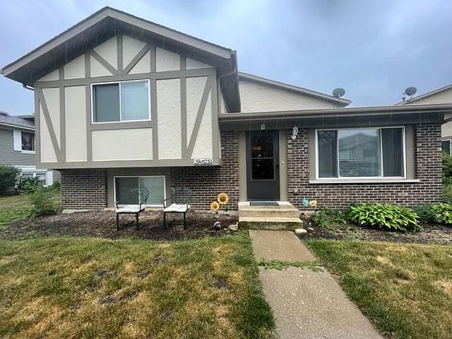 1st image of 29W523 Winchester Cir S Unit 1