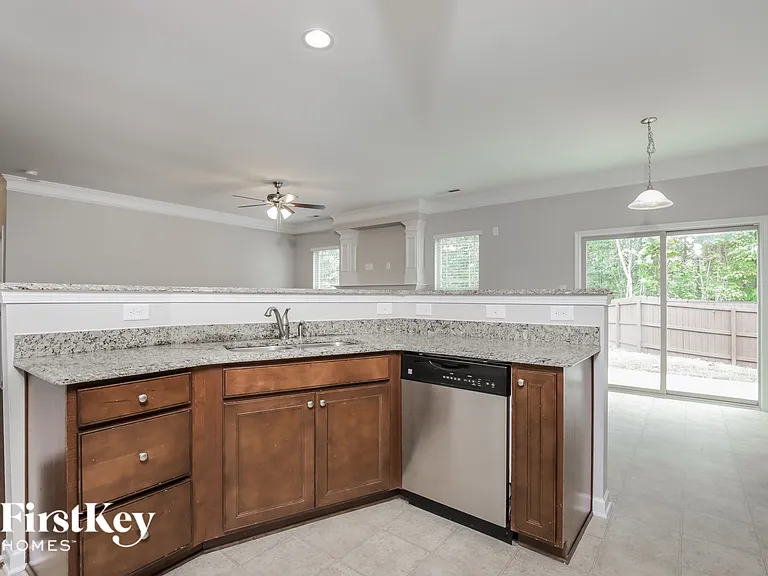 4476 Redfern Pl — Photo 9