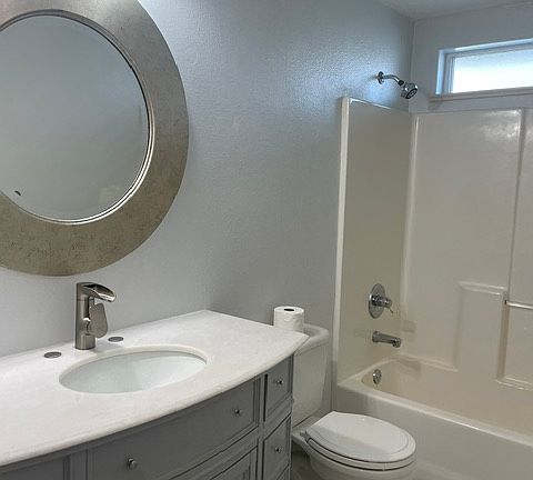 Spare bathroom with bath/shower combo