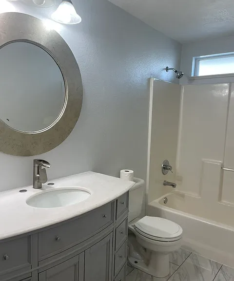 Spare bathroom with bath/shower combo