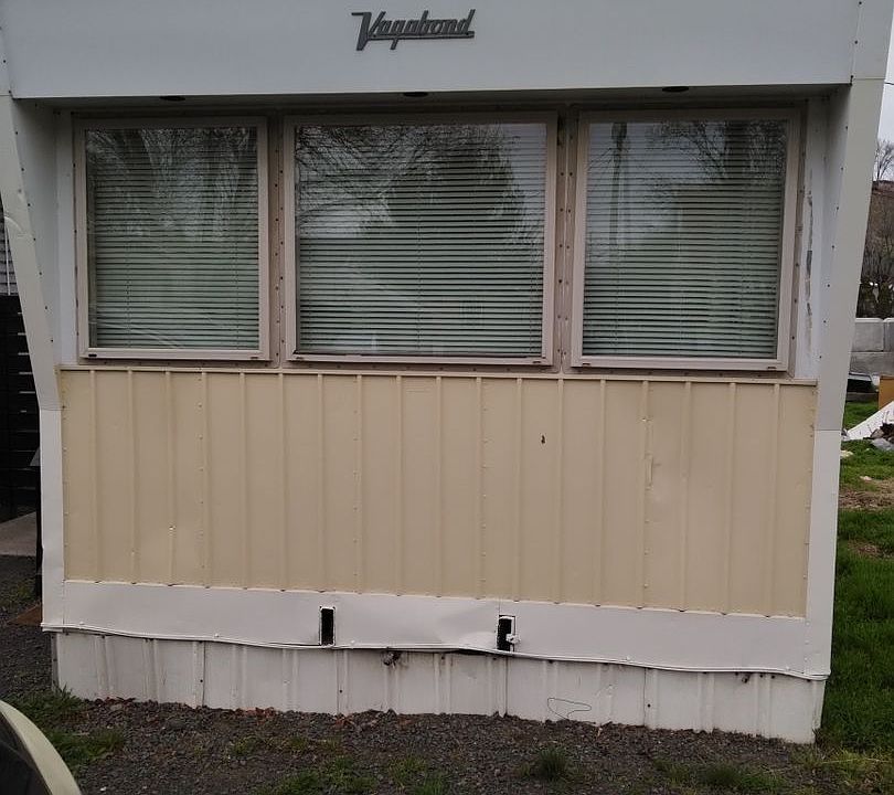2nd image of 2903 NE Riverside Ave Spc 19