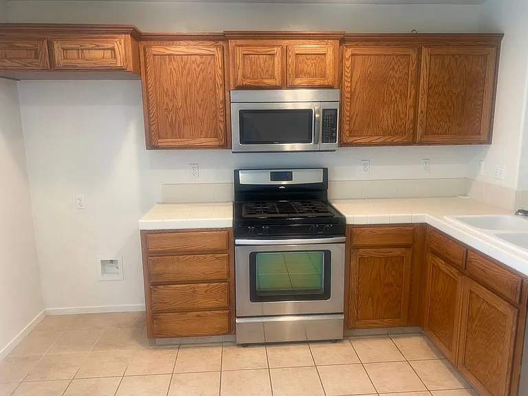 6336 W Clinton Ct — Photo 2