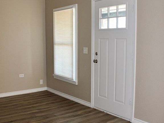3rd image of 506 E Harris Ave