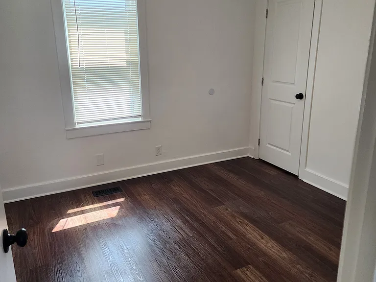 704 Camden Ave — Photo 7