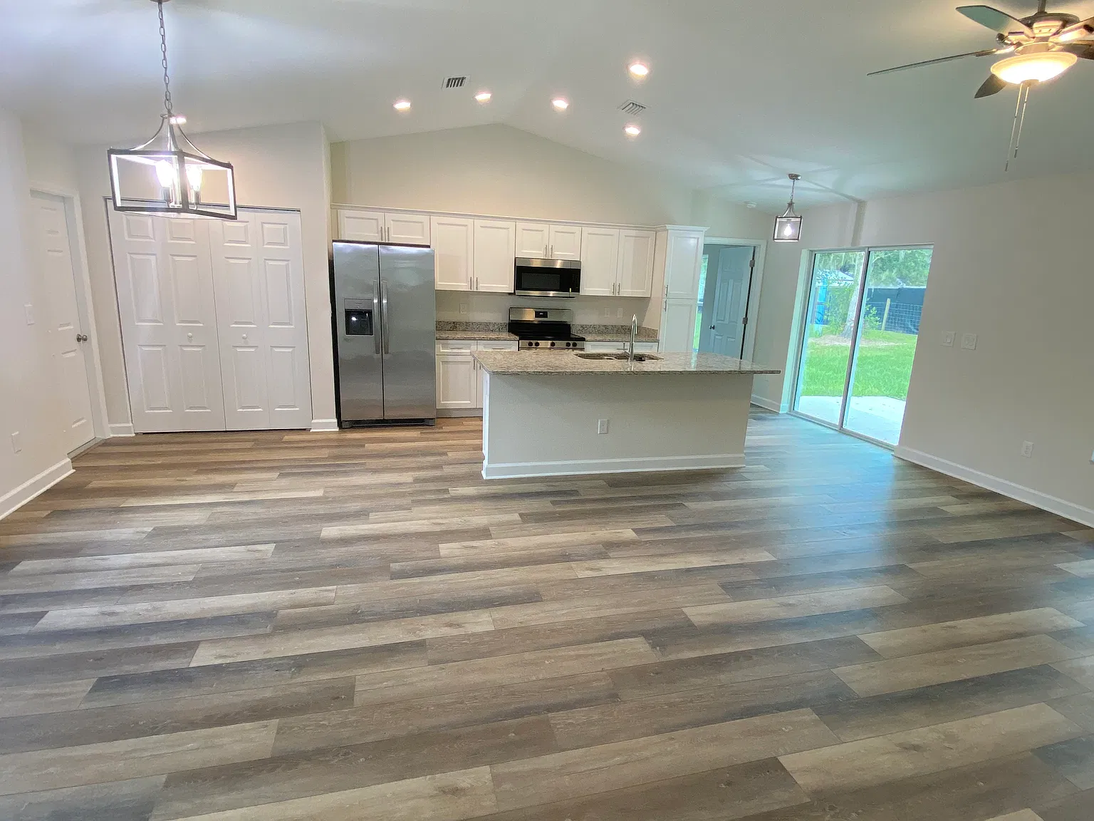 3 bed, 1308 sqft, $1,700 — Photo 4