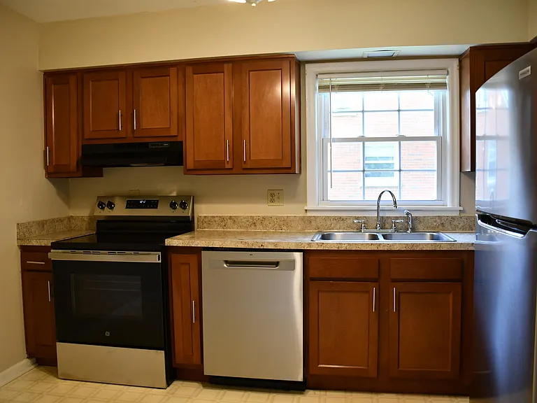 181 Saint James Dr — Photo 8