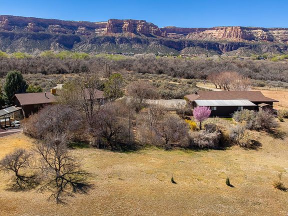 2nd image of 2108 Desert Hills Rd
