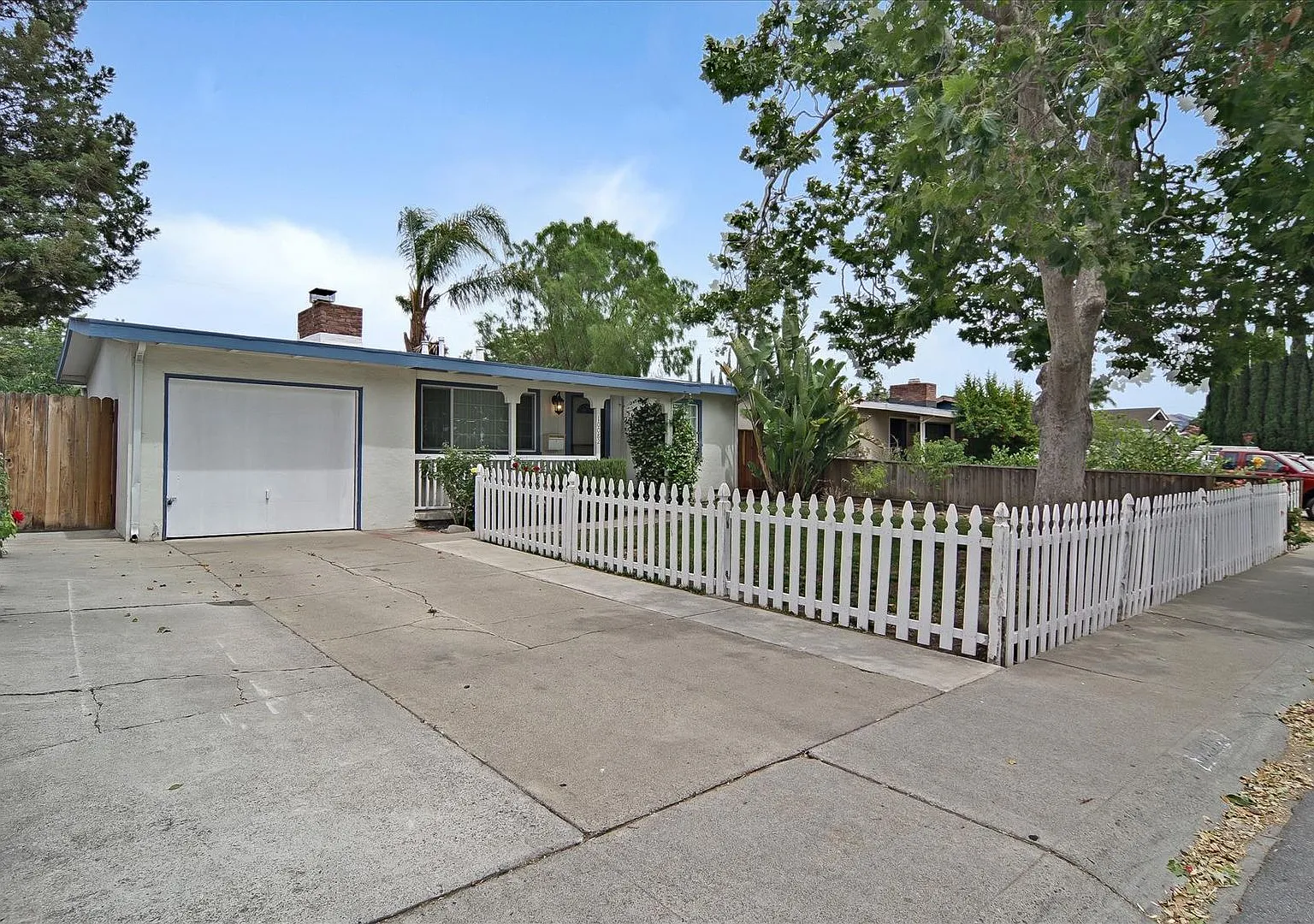 Wow! What a Great Home! Available Soon! — Photo 2