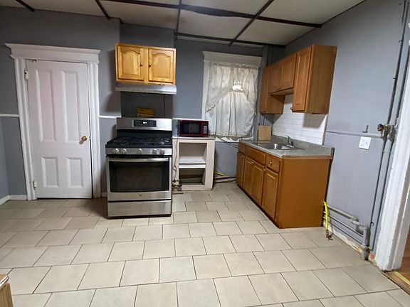5th image of 304 Harrison Ave Floor 1