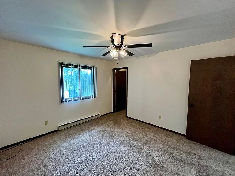 1010 Sawyer Dr — Photo 10
