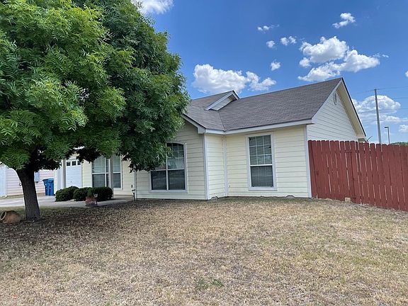 2nd image of 100 Amelia Ct