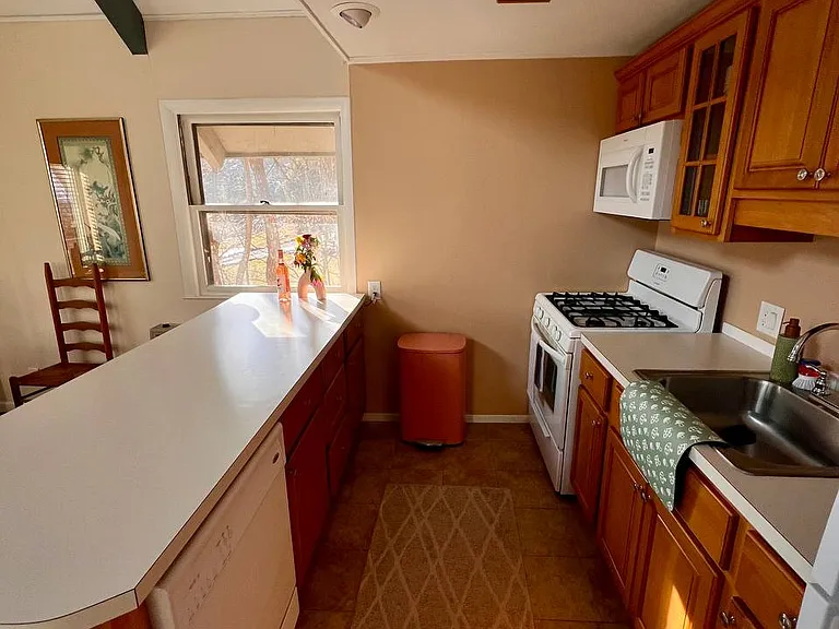 1552 Skyland Dr — Photo 7