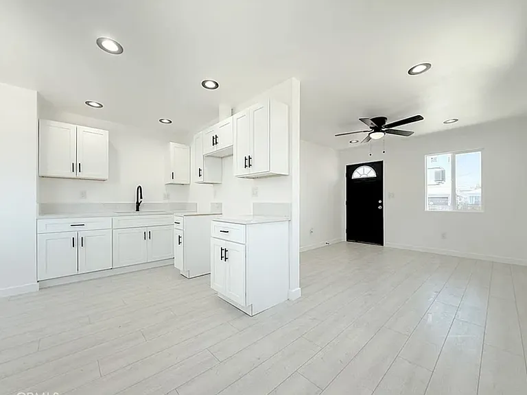 518 N Wilmington Ave — Photo 3