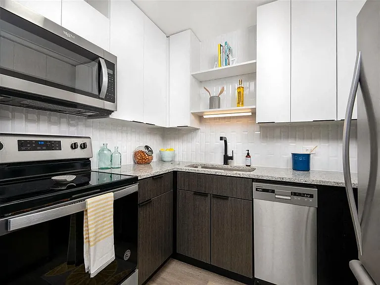 West77 Apartments — Photo 34