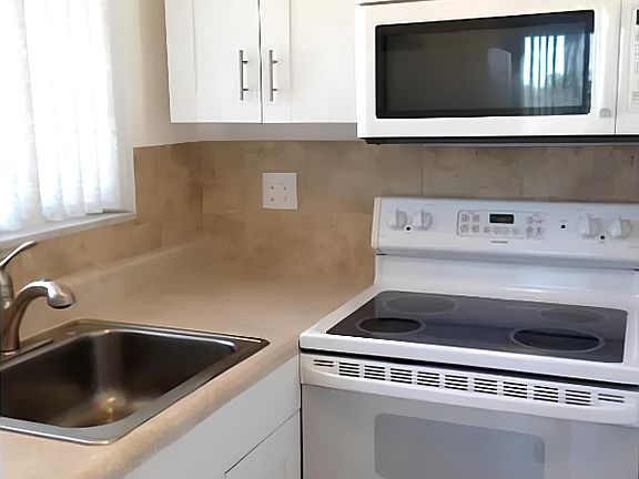 5th image of 2020 NE 56th St