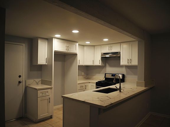 3rd image of 2337 S Greenwood Pl