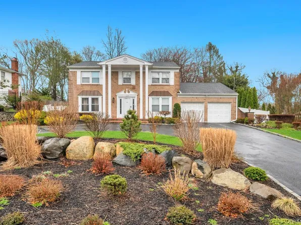 109 Virginia Avenue, Lake Grove, NY 11755