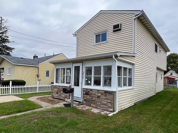2nd image of 2515 Augustine Ave
