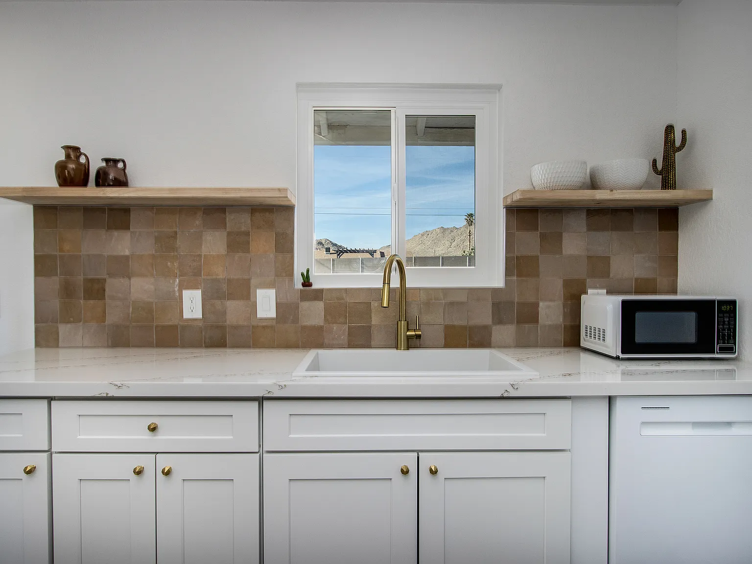 2 bed, 888 sqft, $2,100 — Photo 3