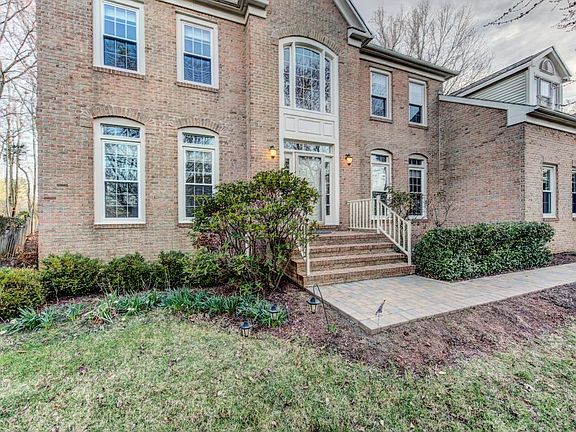 3rd image of 13203 Franklin View Ct