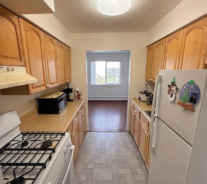 1st image of 6 Pine Ln APT 7