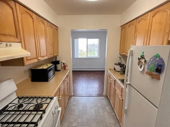 6 Pine Ln APT 7, East Windsor, NJ 08520