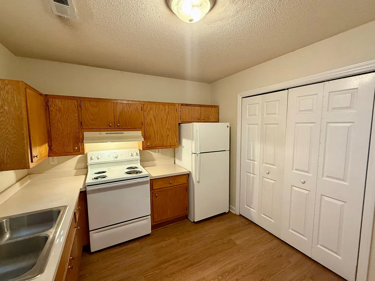 Two bedroom, 1 bath apartment in Graham (Park Place Apts) — Photo 4