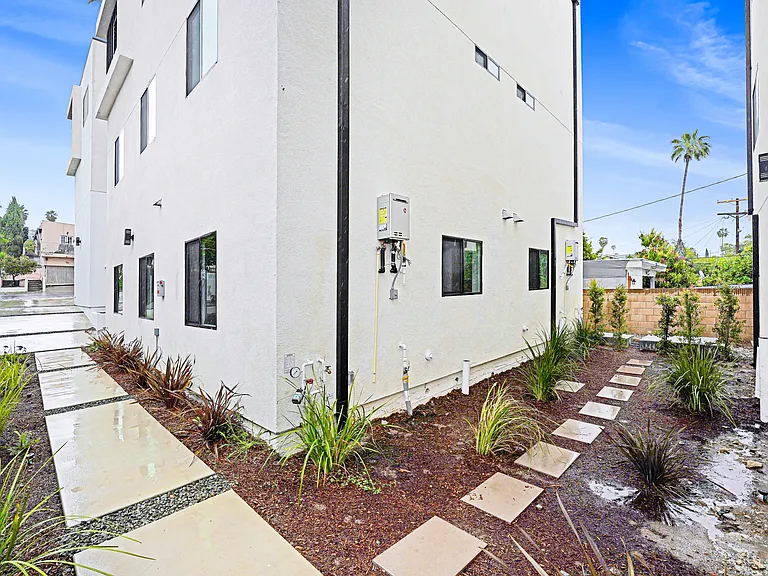 5348 Oakland St — Photo 28