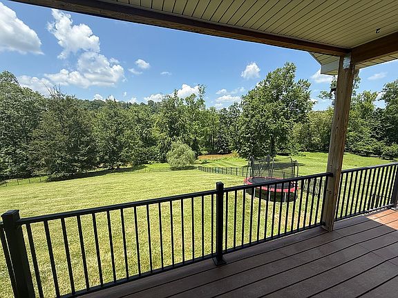 4th image of 226 Greenbrier Ln