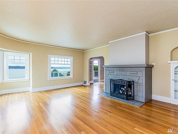 4th image of 1619 Markham Ave NE