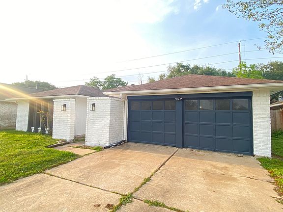 3rd image of 16342 Maplemont Dr