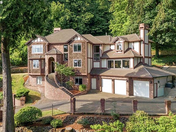 3rd image of 1300 Glenmorrie Dr
