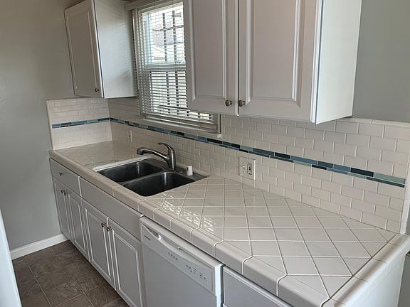 4th image of 4300 S Centinela Ave #8