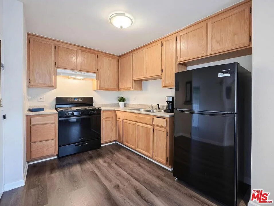 2 bed, 1.0 bath, 700 sqft, $2,150 — Photo 2