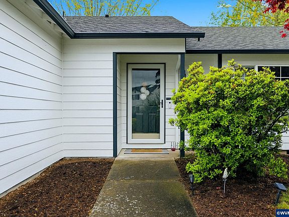 3rd image of 4468 Fuhrer St NE